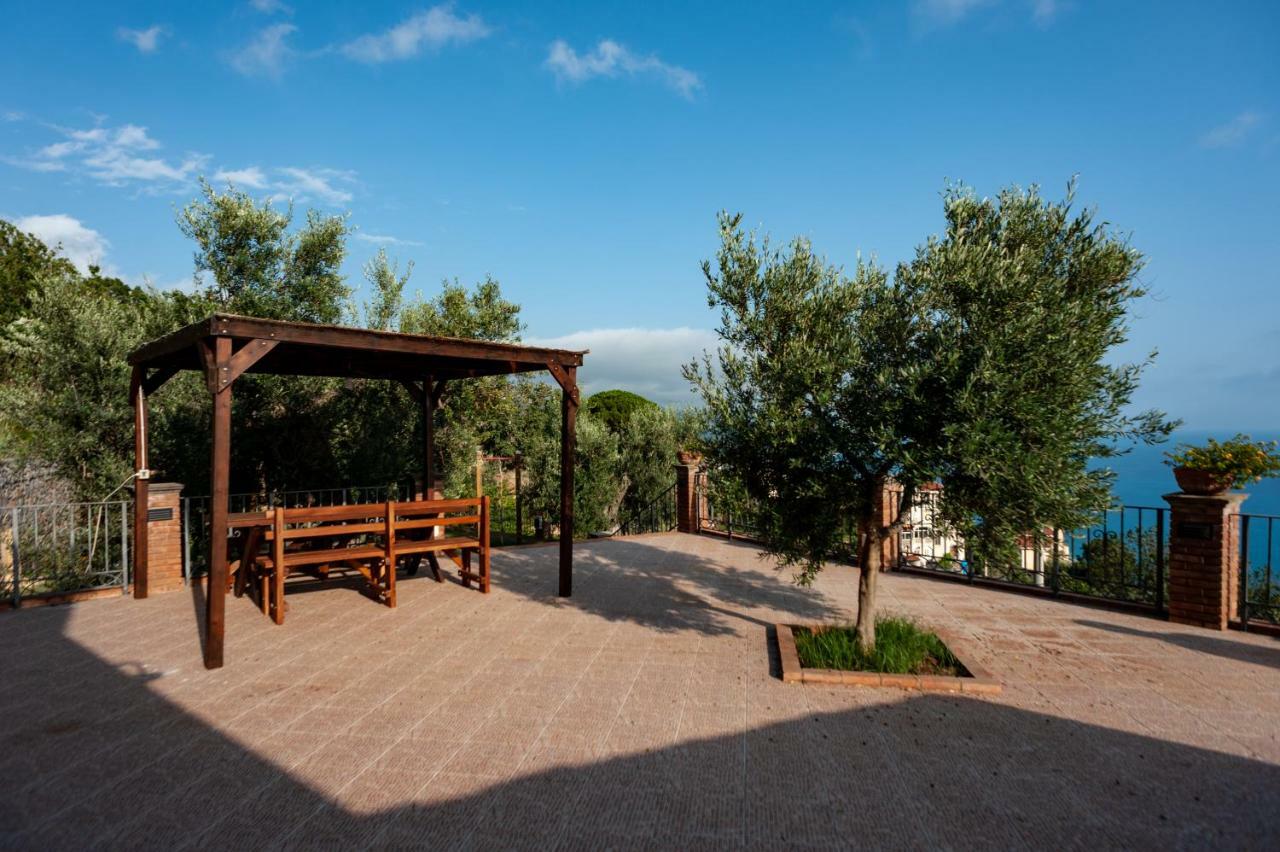 Azienda Agrituristica Le Terre Di San Leonardo Cetraro Exteriör bild