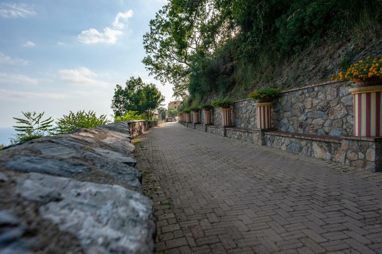 Azienda Agrituristica Le Terre Di San Leonardo Cetraro Exteriör bild